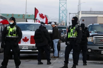 கனடாவில் 50 ஆண்டுகளுக்கு பின்னர் அவசர நிலை பிரகடனம்!