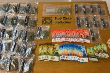 மோட்டார் சைக்கிளில் ஹெட்லைட் இல்லாமல் பயணித்த சுவிஸ் நாட்டவர்: பொலிசாருக்கு காத்திருந்த பெரும் அதிர்ச்சி