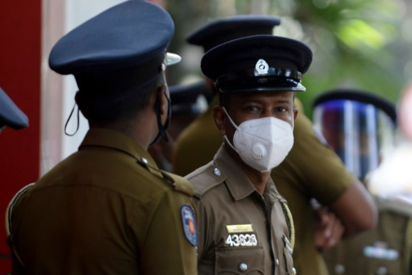 பொலிஸ் அதிகாரிகளுக்கு 7,000 ரூபா ; அமைச்சரவை அனுமதி | 7 000 Rupees For Police Officers Cabinet Approval பொலிஸ் அதிகாரிகளுக்கு 7,000 ரூபா ; அமைச்சரவை அனுமதி | 7 000 Rupees For Police Officers Cabinet Approval