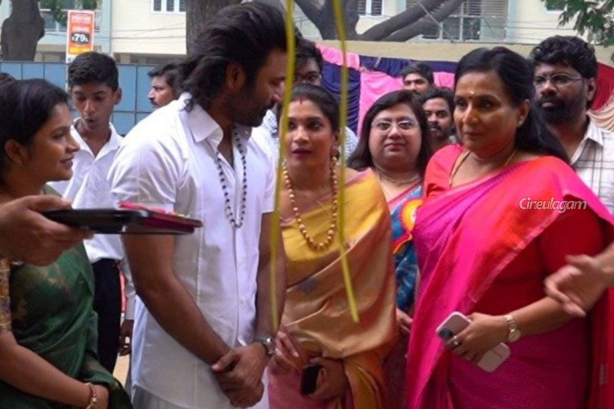 தான் படித்த பள்ளிக்காக நடிகர் தனுஷ் சொந்த செலவில் செய்துள்ள விஷயம்... | Actor Dhanush Builds Floor For His School தான் படித்த பள்ளிக்காக நடிகர் தனுஷ் சொந்த செலவில் செய்துள்ள விஷயம்... | Actor Dhanush Builds Floor For His School