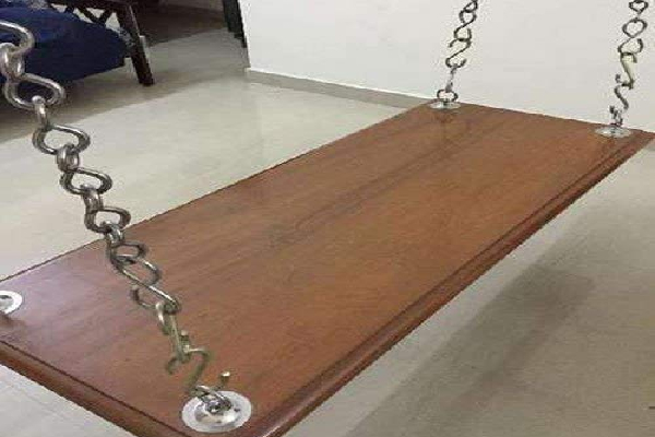 ஊஞ்சலில் இருந்து தவறி விழுந்த மாணவனுக்கு நேர்ந்த நிலை! | What Happened To The Student Who Fell Swing