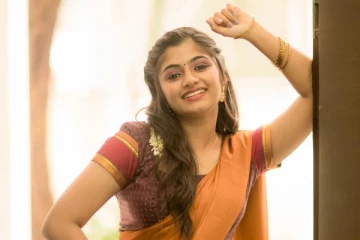 கிளாமரில் எல்லைமீறும் சீரியல் நடிகை அர்ச்சனா! அவரா இப்படி?