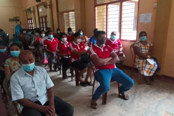 வவுனியாவில் பொதுமக்கள், ஆசிரியர்களிற்கு  தடுப்பூசி வழங்கப்பட்டது