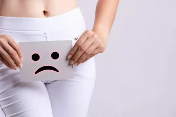 பெண்களே! வெள்ளைப்படுத்தல் பிரச்சினையால் அவதியா? இதனை தடுக்க இதோ எளிய வைத்தியமுறைகள்!