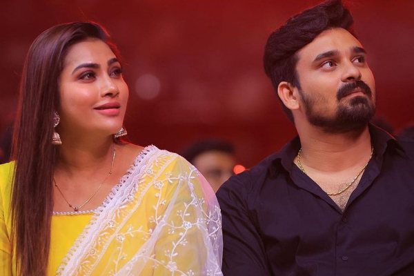 நடிகை மைனா நந்தினியின் மகனா இது.. எப்படி வளர்ந்துவிட்டார் பாருங்க