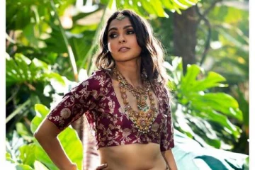 நடிகை ஆண்ட்ரியா ஜெர்மையாவின் கலக்க போட்டோஷூட்!! மிரண்டு போகும் ரசிகர்கள்..