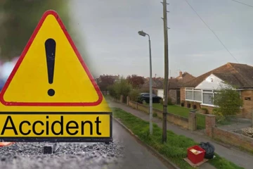 இங்கிலாந்தில் இரண்டு கார்கள் மோதிய விபத்தில் குழந்தை ஒன்றிற்கு நேர்ந்துள்ள துயர முடிவு