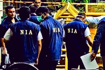 கேரளக்கடலில் இலங்கை படகிலிருந்து மீட்கப்பட்ட ஆயுதங்கள்! விசாரணைகள் தீவிரம்