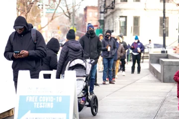 கொரோனா தொற்றினால் அதிரும்  அமெரிக்கா;  ஒரே நாளில் 10 லட்சம் பேருக்கு பாதிப்பு