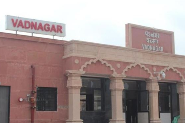 தான் டீ விற்ற ரயில் நிலையத்தை திறக்க உள்ளார் பிரதமர்! | Modi Tea Sale Railwaystation Tomorrow Open