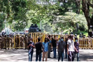 அதிரடியாக இலங்கையில் முடக்கப்பட்ட மற்றுமொரு சமூக ஊடகம்