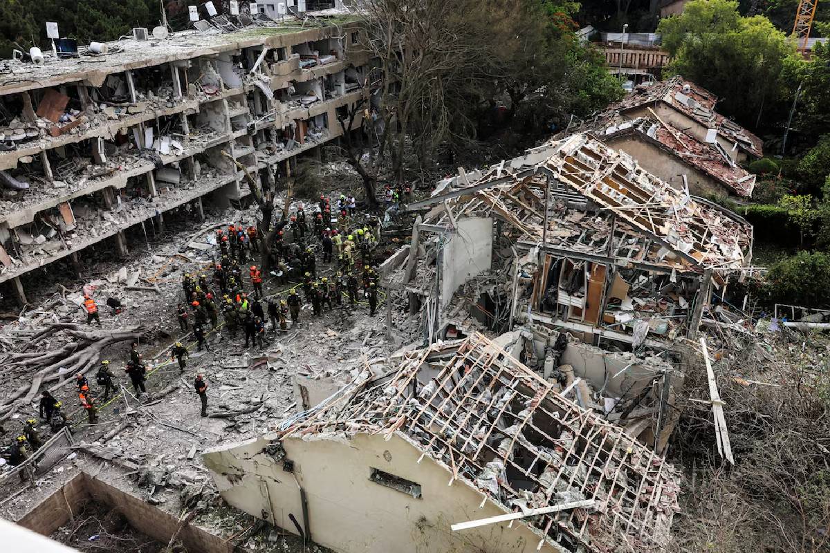 இஸ்ரேல் - அமெரிக்காவிற்கு எதிராக 70ஆவது தாக்குல் அலையை ஆரம்பித்துள்ள ஈரான் | Iran Launches 70Th Wave Strikes On Israel And Usa இஸ்ரேல் - அமெரிக்காவிற்கு எதிராக 70ஆவது தாக்குல் அலையை ஆரம்பித்துள்ள ஈரான் | Iran Launches 70Th Wave Strikes On Israel And Usa