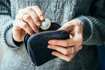 ஜனவரி மாதம் முடிவதற்குள் 65 சதவிகித பிரித்தானியர்கள் கையில் பணமே இருக்காது... அதிரவைக்கும் ஆய்வு முடிவுகள்