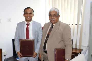 10 ஆயிரம் வீட்டு திட்டம் தொடர்பில் இரண்டு ஒப்பந்தங்கள் கைச்சாத்து!(Photo)