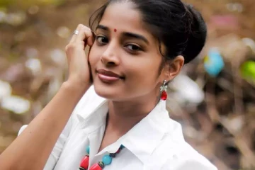 நடிகையானதும் இயக்குனரை போட்டுக் கொடுத்த திரெளபதி பட நடிகை ஷீலா! உசுப்பேற்றும் பா ரஞ்சித்