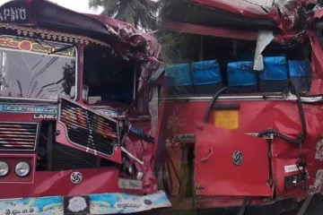 கொழும்பு – குருநாகல் பிரதான வீதியில் இரண்டு பேருந்துகள் நேருக்கு நேர் மோதி விபத்து!மூவர் காயம்