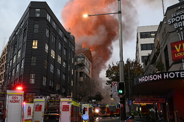 சிட்னியின் சிபிடியில் பாரிய தீ விபத்து; அச்சத்தில் மக்கள் | Massive Fire In Sydney S Cbd