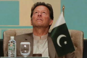 இந்தியாவில் பெட்ரோல் விலை ரூ.250 நாமளும் பெட்ரோல் விலைய ஏற்றிதான் ஆகணும் : இம்ரான் கான் கருத்தால் சர்ச்சை