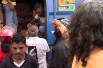 බිත්තර නිසා අද මහපාරෙ සිදුවූ දේ..