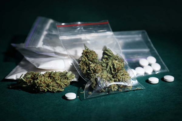 தமிழர் பகுதியில் கஞ்சா வியாபாரத்தில் ஈடுபட்ட பெண் கைது | Woman Involved Cannabis Business Arrested Trincoma