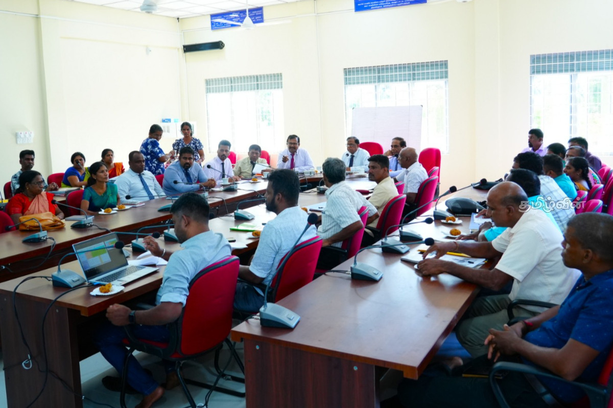 17 வருடங்களாகியும் நீதி கிடைக்காமல் அவதியுறும் முல்லைத்தீவு மக்கள் - அதிகாரிகளுக்கு ஆளுநர் விசேட வேண்டுகோள் | Land Issue Of People Of Mullaitivu Not Resolved 17 வருடங்களாகியும் நீதி கிடைக்காமல் அவதியுறும் முல்லைத்தீவு மக்கள் - அதிகாரிகளுக்கு ஆளுநர் விசேட வேண்டுகோள் | Land Issue Of People Of Mullaitivu Not Resolved