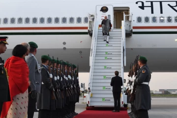 ஐரோப்பிய நாடுகளுக்கு  சுற்றுப்பயணம்; தனி விமானத்தில் புறப்பட்ட  இந்திய பிரதமர்  !