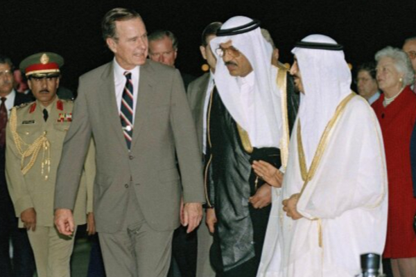 சதாம் உசைனை நினைவுபடுத்தும் மதுரோ! அமெரிக்காவின் மிரள வைக்கும் இராஜதந்திர நகர்வுகள் | As Saddam Hussein Maduro Being Treated By Trump