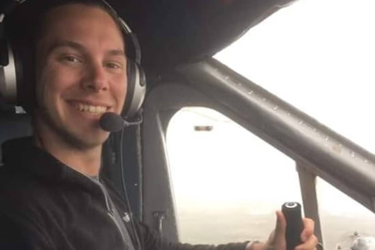 ஏர் கனடா விமான விபத்தில் பலியான விமானிகள்: விவரங்கள் வெளியாகின | Pilot Co Pilot Dies In Air Canada Plane Collision