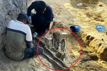 யாழ். செம்மணியில் ஒன்றன் மேல் ஒன்றாக மேலும் ஒரு எலும்புக்கூட்டு தொகுதி அடையாளம்