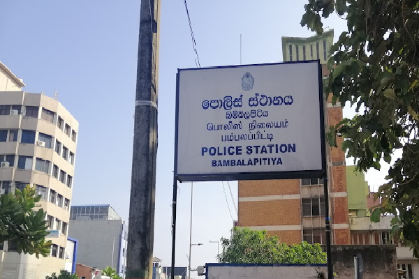 பம்பலப்பிட்டியில் கோடிஸ்வர வர்த்தகரின் வீட்டில் கொள்ளை | Robbery At Trader S House In Bampalapitiya