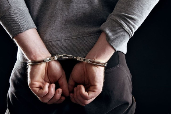 வாடகை வீட்டில் குஷ் ரக போதைப்பொருளை பயிரிட்டவர் கைது | Man Arrested For Cultivating Kush In Rented House