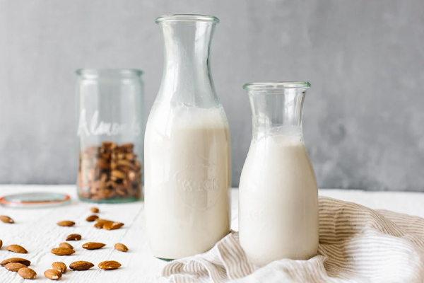 பால் பிரியர்களே! இந்த உணவை சேர்த்து உட்கொள்ளாதீர்கள் | Dont Intake These Foods With Milk
