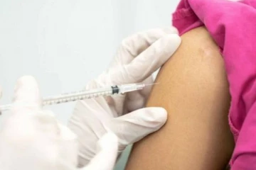 நாட்டில் மூன்றாம் தடுப்பூசி பெற்றுக்கொண்டோரின் எண்ணிக்கை லட்சத்தை கடந்தது