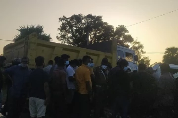 நேருக்கு நேர் மோதிக்கொண்ட வாகனங்கள் - இருவர் உயிரிழப்பு: மேலும் இருவர் படுகாயம்