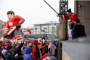 அமெரிக்க ஜனாதிபதிக்கு எதிராக கனடாவில் போராட்டம்