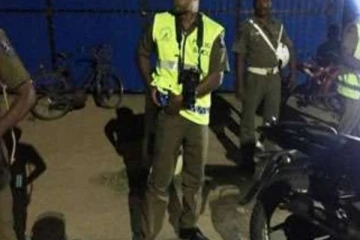 தமிழர் பகுதியில் பயங்கர சம்பவம்: கழுத்தில் கத்தியை வைத்து மிரட்டி பணம், நகை திருட்டு!