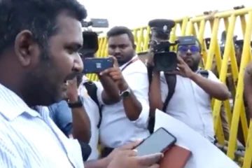 තරුණ ජනමාධ්‍යවේදීන් සහ පොලිසිය අතර ඇතිවූ උණුසුම් තත්වය වීඩියෝ සහිතයි