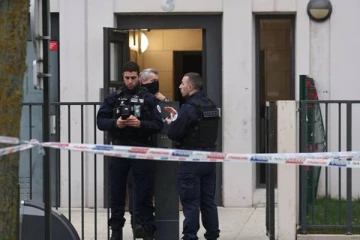 பிரான்ஸில் தாய், குழந்தைகள் உட்பட 5 பேர் சடலமாக மீட்பு; கிறிஸ்துமஸ் தினதன்று பயங்கரம்