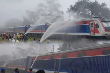 கொழும்பு சென்றுகொண்டிருந்த ரயிலில் திடீர் தீ!