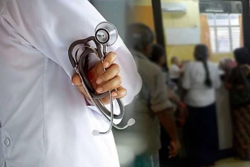 வட மாகாண 41 மருத்துவர்கள் தொடர்பில் சமூக ஊடகங்களில் பரவும் சர்ச்சைக்குரிய தகவல்