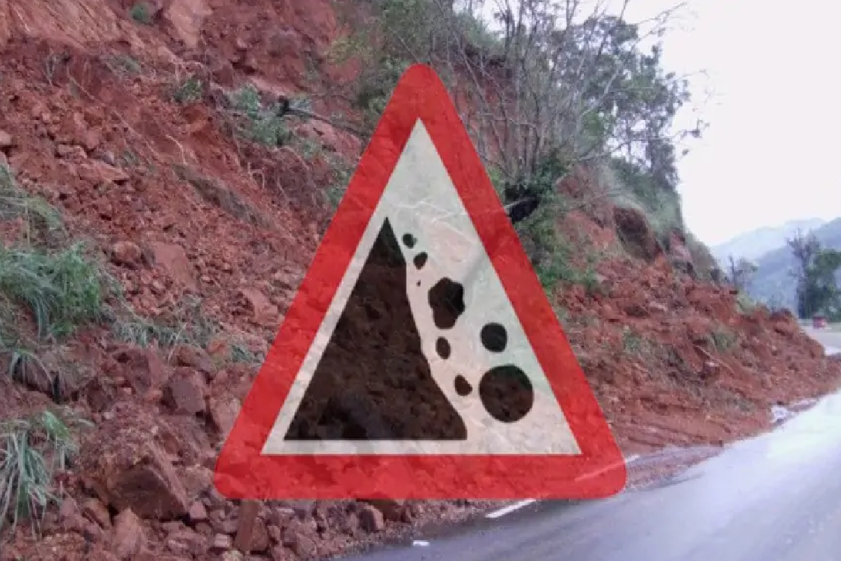 04 மாவட்டங்களுக்கு விடுக்கப்பட்ட மண்சரிவு அபாய எச்சரிக்கை | Landslide Warnings Extended Once Again 04 மாவட்டங்களுக்கு விடுக்கப்பட்ட மண்சரிவு அபாய எச்சரிக்கை | Landslide Warnings Extended Once Again