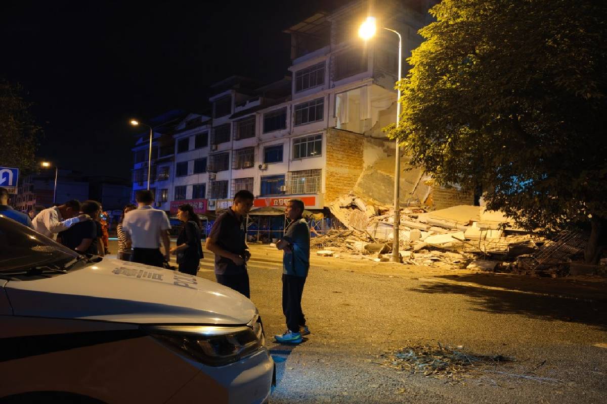 சீனாவில் சக்திவாய்ந்த நில அதிர்வு ; இருவர் உயிரிழப்பு | Powerful Earthquake Hits China Two Dead