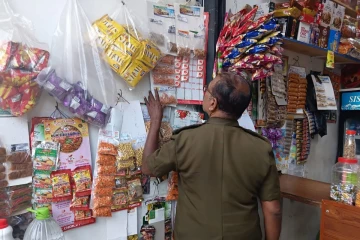 காலாவதியான உணவுப் பொருட்கள் மீட்பு: உரிமையாளருக்கு எதிராகச் சட்ட நடவடிக்கை