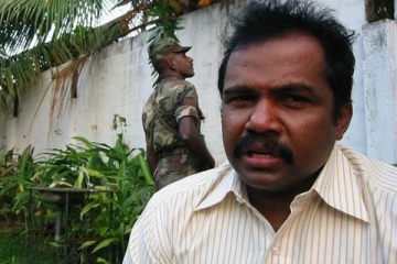 ஜெயந்தன் படைப்பிரிவை இராணுவத்தினரிடம் சரணடையும்படி கட்டளையிட்ட கருணா!!