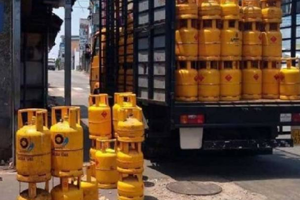 நள்ளிரவு முதல் அமுல்... எரிவாயு சிலிண்டர் விலை குறைப்பு | Good News About Gas Prices In Sri Lanka Laugfs