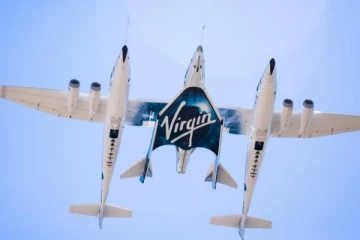 விண்வெளியை சுற்றி பார்க்க வரிசையில் காத்திருக்கும் ஹாலிவுட் பிரபலங்கள்: ஒரு டிக்கெட் இவ்வளவு விலையா?