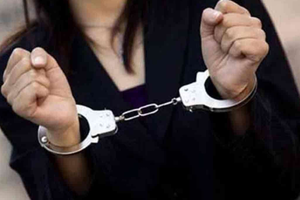 பொலிஸாருக்கு அதிர்ச்சி கொடுத்த பெண் ; பல கோடி பெறுமதியான ஆபத்தான பொருள் மீட்பு | Woman Aresst With Drugs பொலிஸாருக்கு அதிர்ச்சி கொடுத்த பெண் ; பல கோடி பெறுமதியான ஆபத்தான பொருள் மீட்பு | Woman Aresst With Drugs