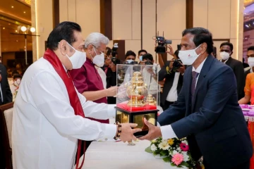 රටේ ඇති අර්බුධ මැද්දේ ජනපති හා අගමැති වාර්ෂික ඡන්ද හිමියන්ගේ දිනය සමරයි...