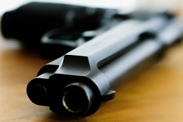 பொலிஸ் சார்ஜன்ட், ஒருவர் தமது துப்பாக்கியை பயன்படுத்தி எடுத்த தவறான முடிவு!