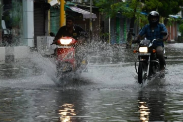 ‘’ அடை மழை வரும் அதில் நனைவோமே ‘’  :  தமிழகத்தில் இந்த 4 மாவட்டங்களில் மழை , வானிலை ஆய்வு மையம் தகவல்
